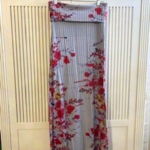 Long Gray ribbed maxi skirt with flowers